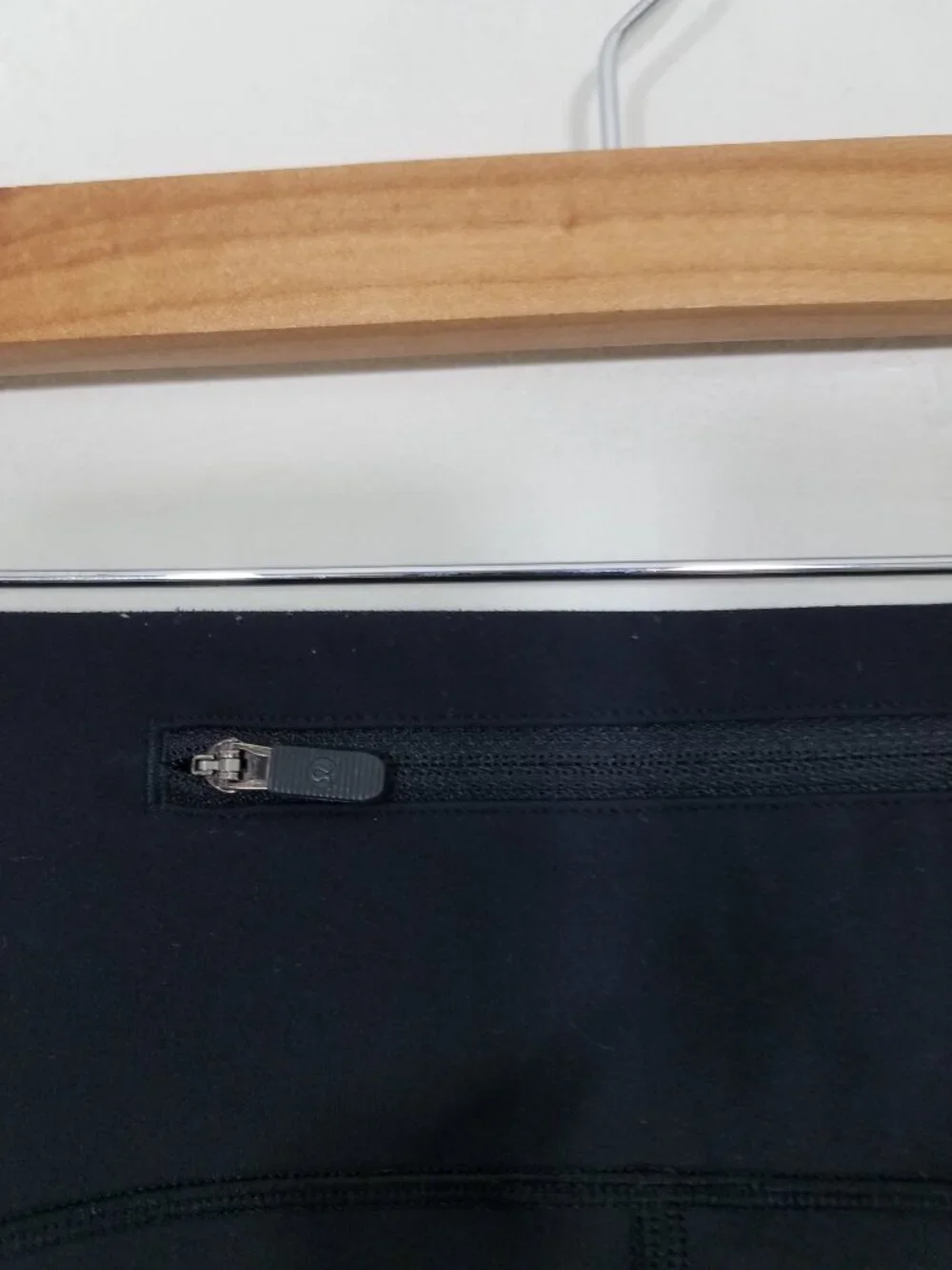 Lululemon Legging with Side Pockets Black Size 6
